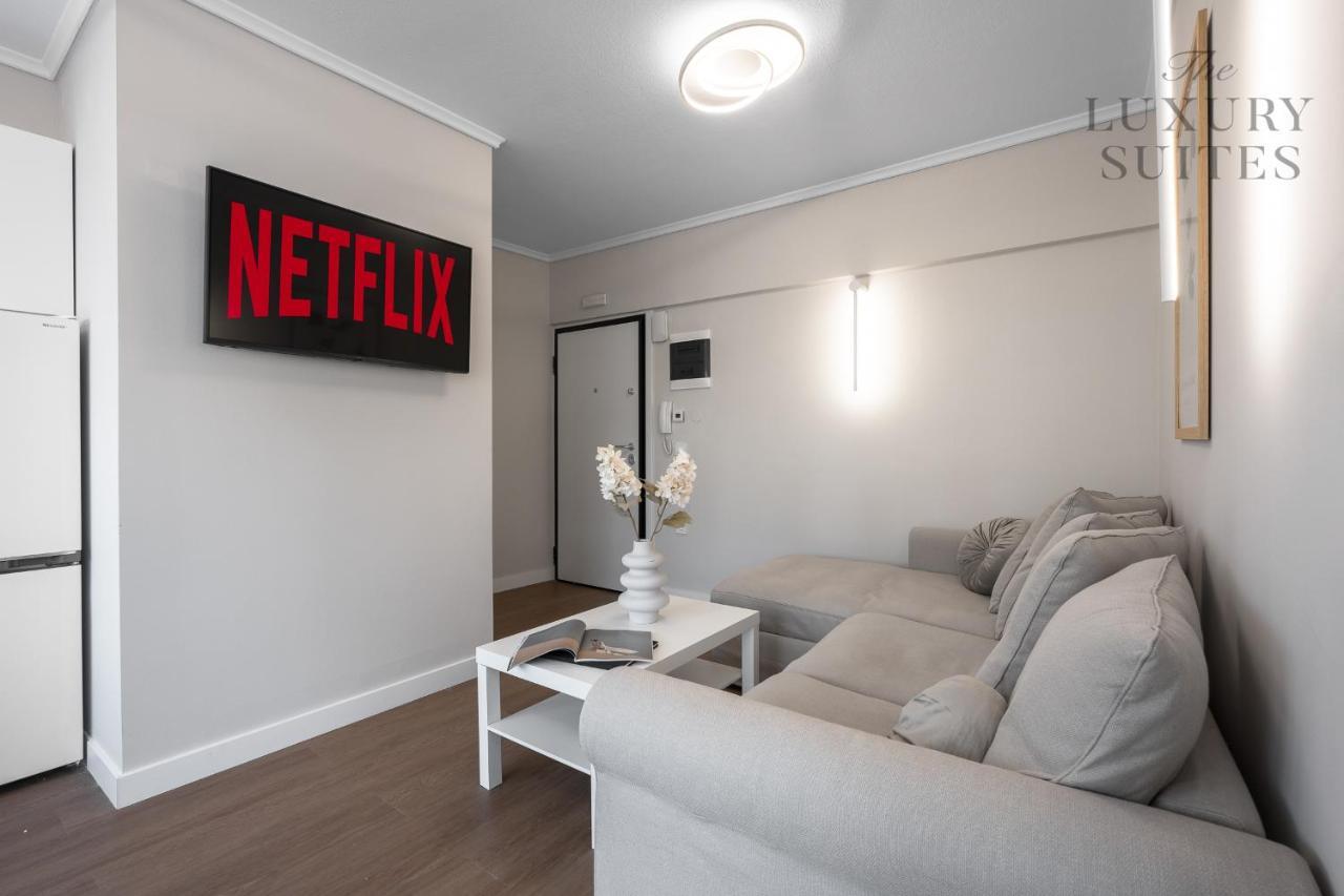 Nephele Jacuzzi Suites, The Luxury Apartment *