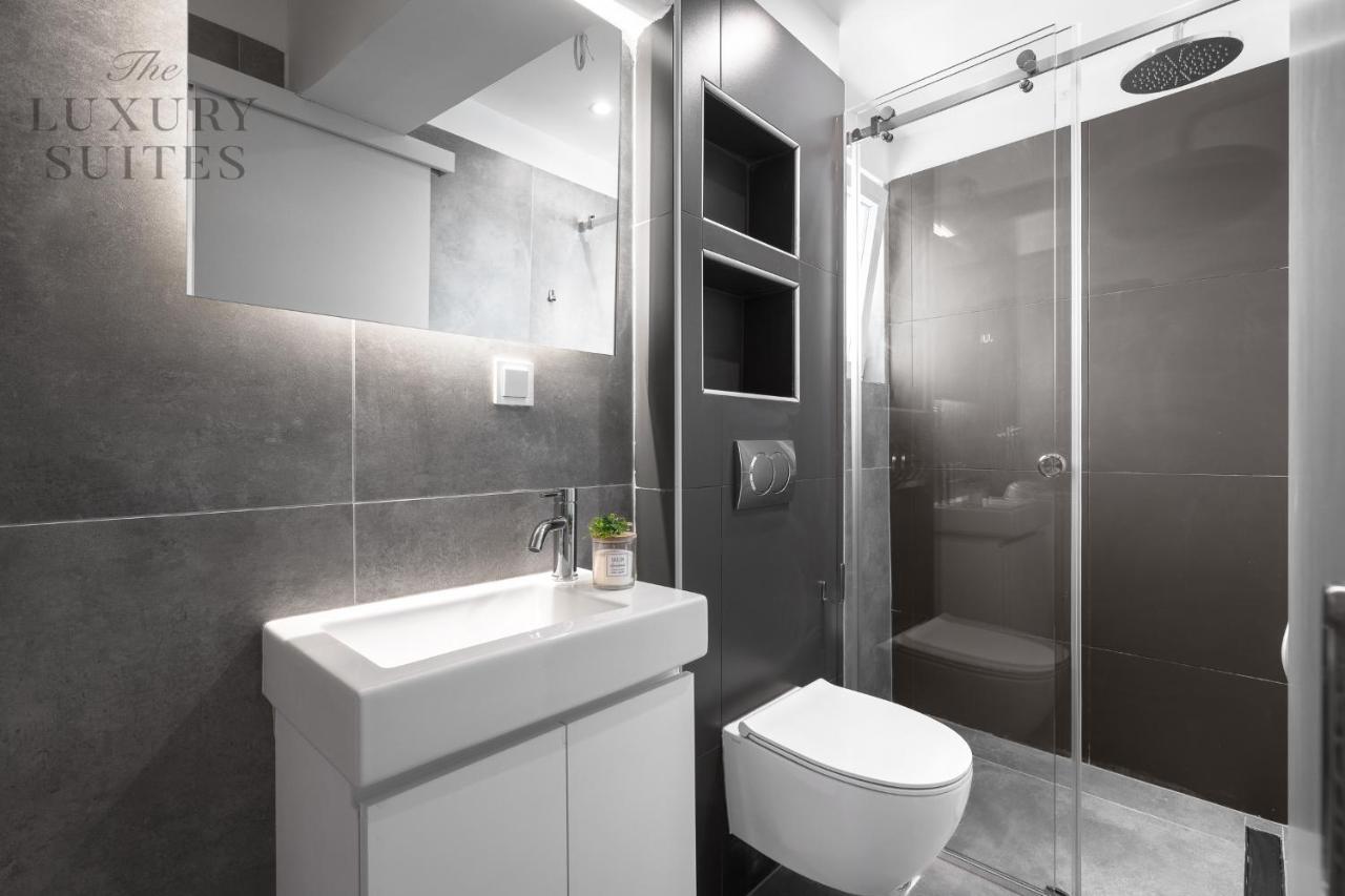 Nephele Jacuzzi Suites, The Luxury Apartment
