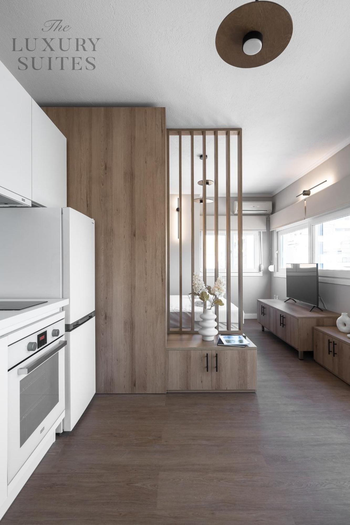 Nephele Jacuzzi Suites, The Luxury Apartment *