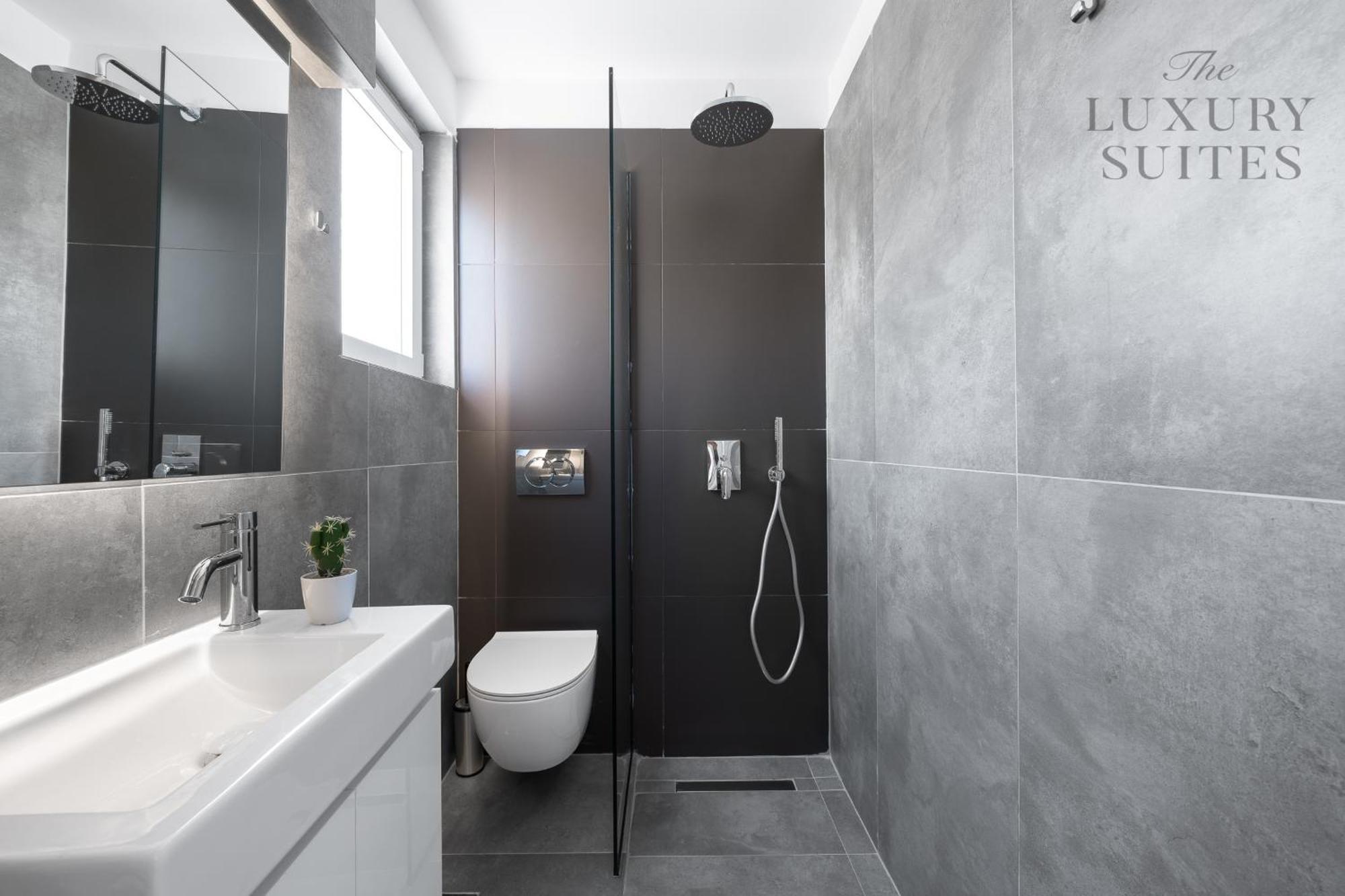 Nephele Jacuzzi Suites, The Luxury Apartment *